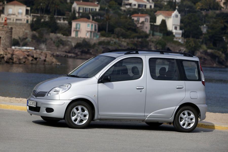  Toyota Yaris Verso 2003 года  (фото 30 из 43)